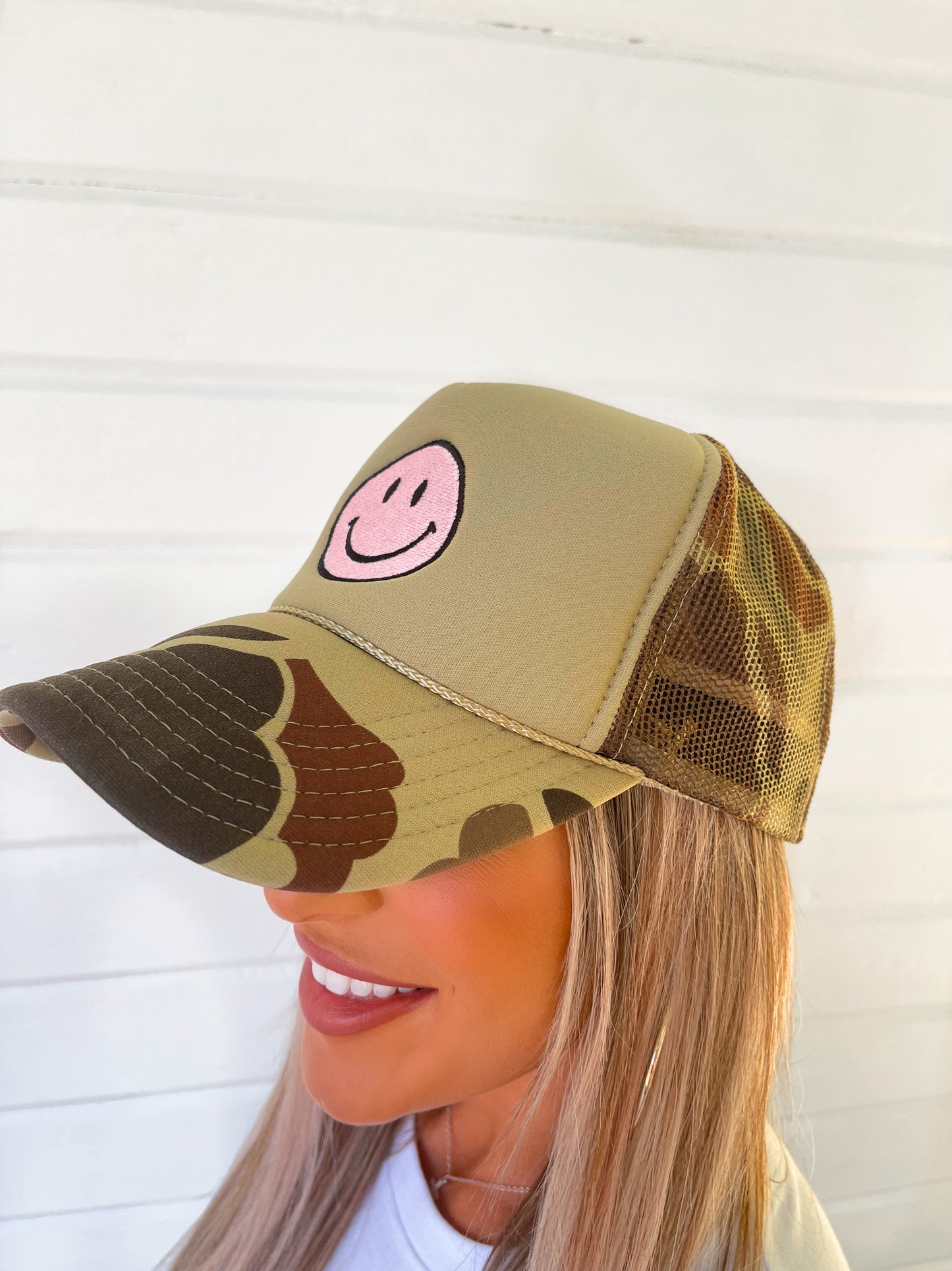 HAPPY CAMO TRUCKER HAT