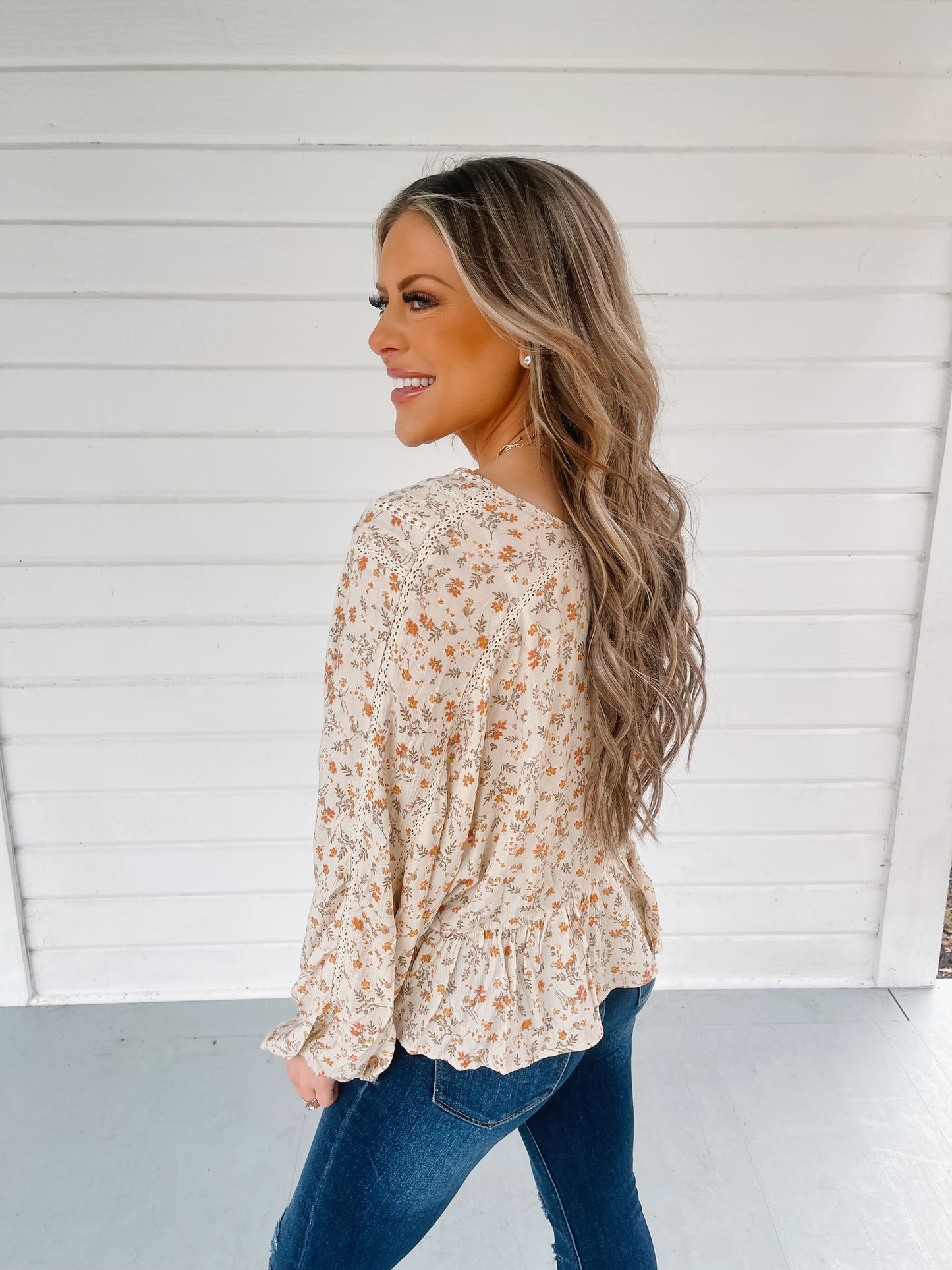 TAUPE FLORAL V-NECK TOP